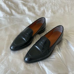Everlane Black Leather Loafers Size 5.5